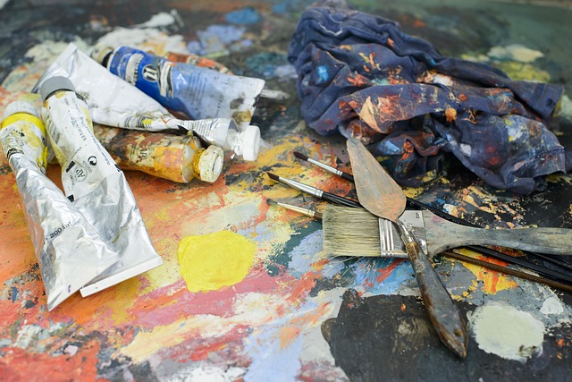 art-gallery-paintings-sculpture-exhibiti-640x480-62380864.jpeg