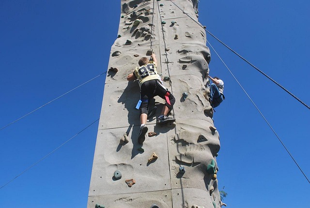 climbing-rocks-adventure-fitness-boulder-640x480-81858187.jpeg