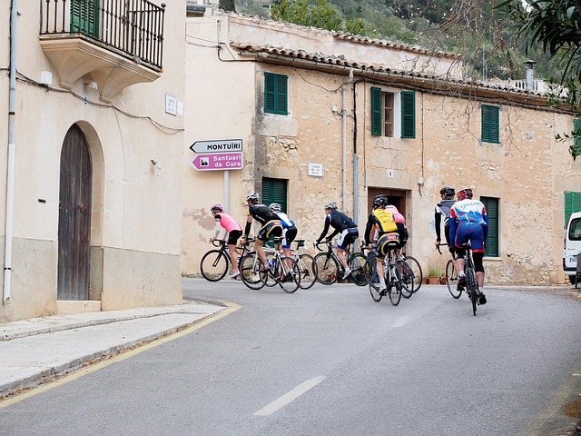 cycling-biking-trails-roads-bike-adventu-640x480-90649171.jpeg