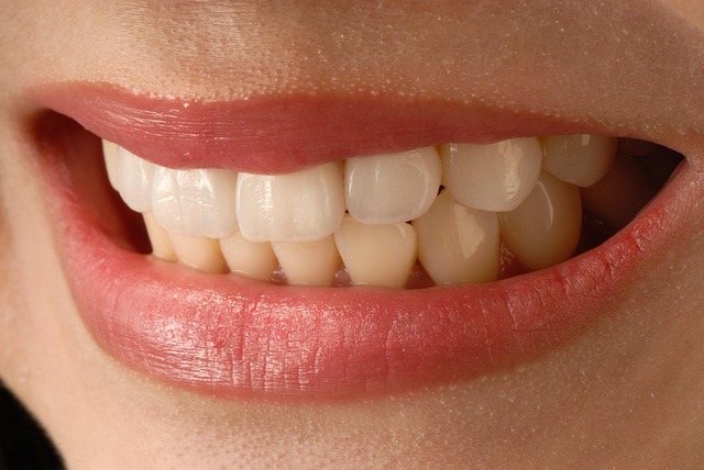 dentistsmilewhite-teeth-640x480-40680827.jpeg