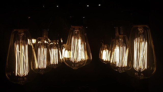 electricianelectric-lightslightslampther-640x480-37813870.jpeg