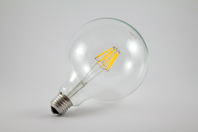 electricianelectric-lightslightslampther-640x480-47190538.jpeg