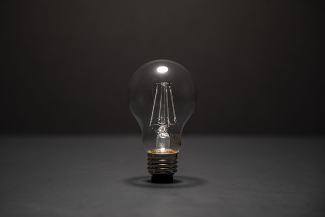 electricianelectric-lightslightslampther-640x480-94455538.jpeg