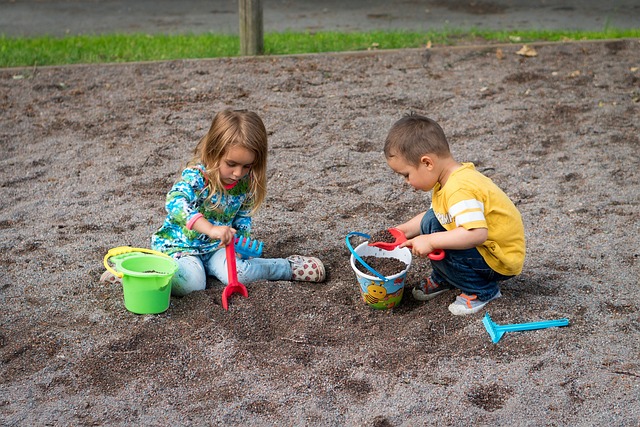 family-kids-parks-fun-activities-playgro-640x480-46101832.jpeg