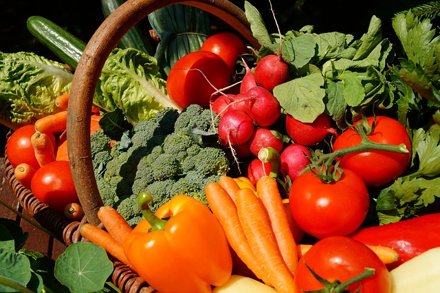 farmers-market-produce-vegetables-fresh-640x480-2670078.jpeg