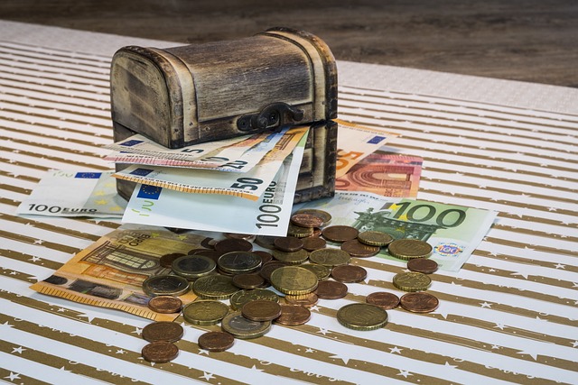 invoices-finance-cash-flow-funding-busin-640x480-25920454.jpeg