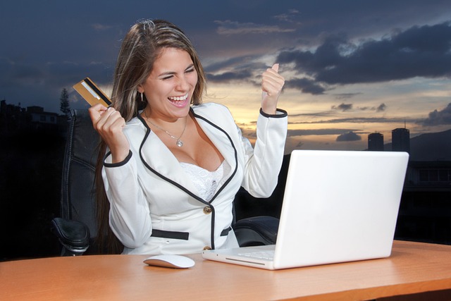 invoices-finance-cash-flow-funding-busin-640x480-47204461.jpeg