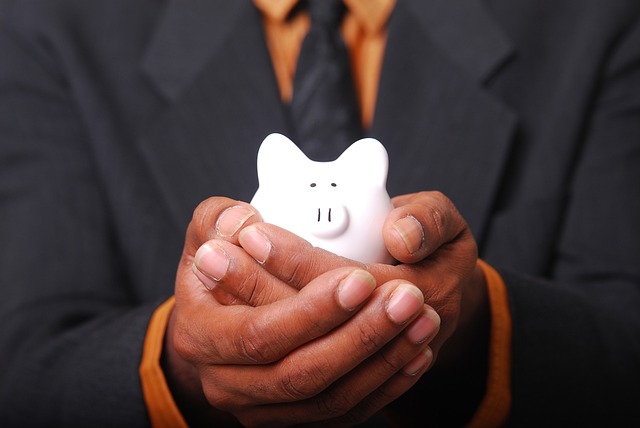 lender-finance-business-credit-negotiati-640x480-53200088.jpeg