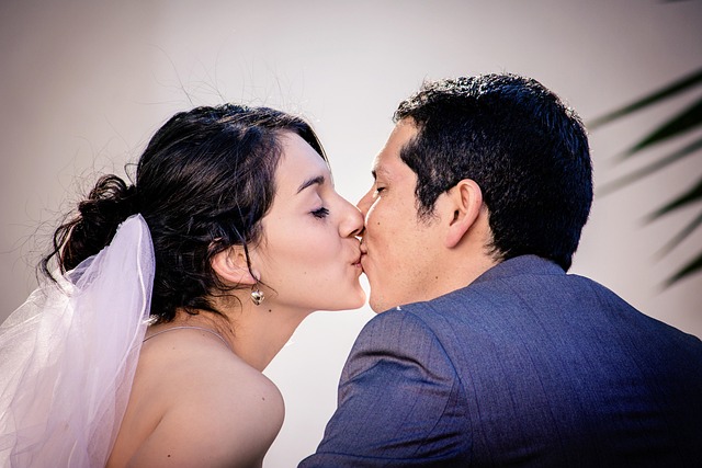 peopleyoung-manyoung-womancouple-640x480-16767077.jpeg