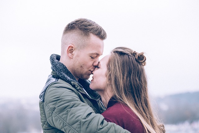 peopleyoung-manyoung-womancouple-640x480-27130550.jpeg
