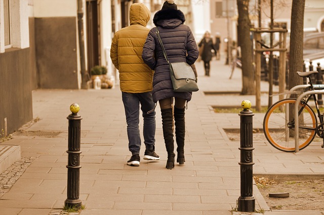 peopleyoung-manyoung-womancouple-640x480-62046801.jpeg