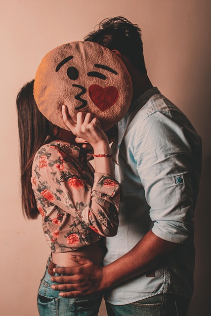 peopleyoung-manyoung-womancouple-640x480-95350690.jpeg