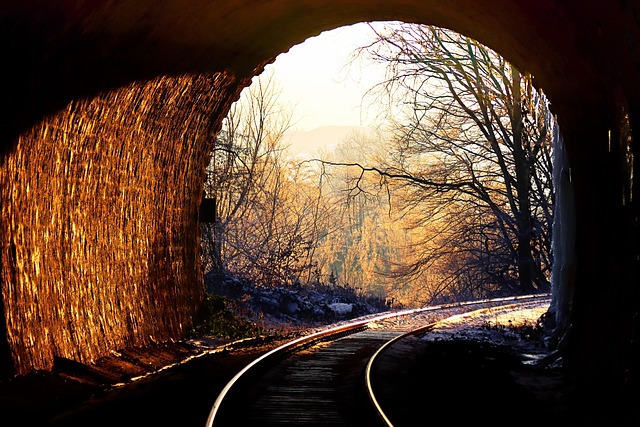 railroad-640x480-73981311.jpeg