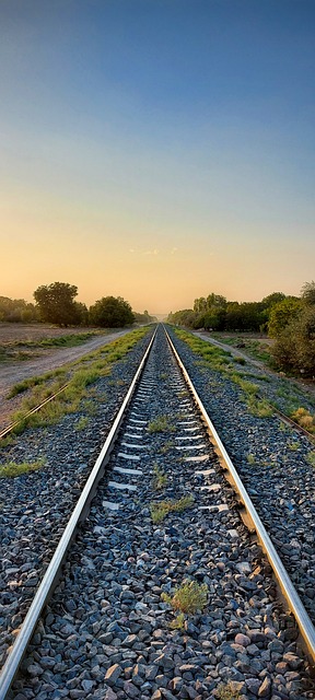 railroad-trains-tracks-industry-oregon-h-640x480-48878622.jpeg