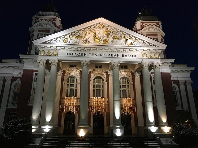 theater-640x480-32111430.jpeg