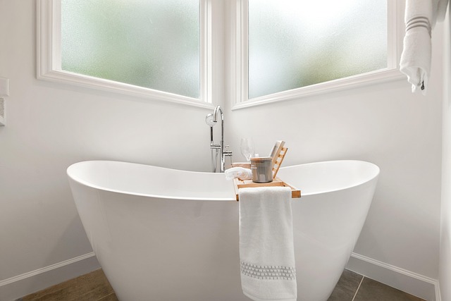 Eradicate Bathroom Mold: Comprehensive Cleaning & Prevention Guide
