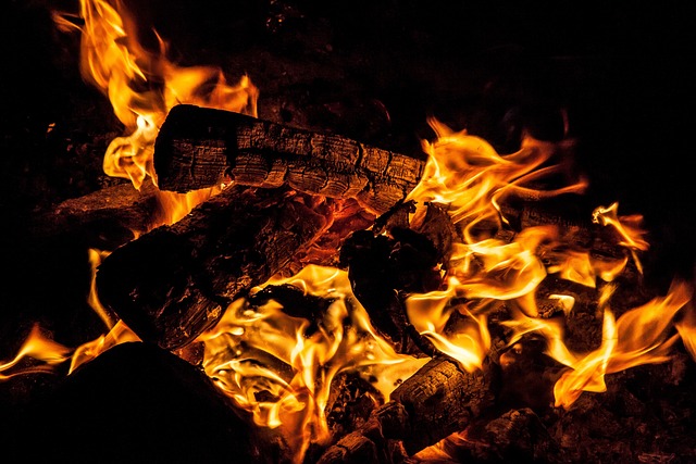 campfire-640x480-3798623.jpeg