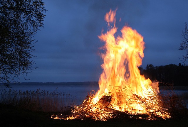 campfire-640x480-53226947.jpeg