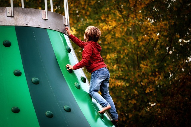 climbing-640x480-96855912.jpeg