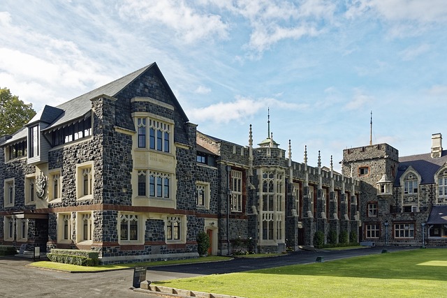 college-640x480-25353360.jpeg