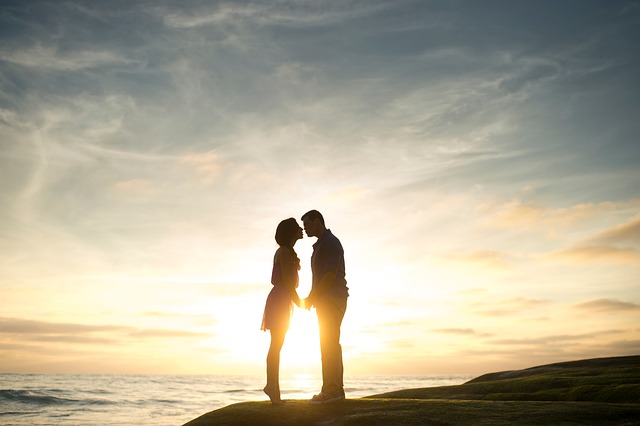 couple-640x480-83371888.jpeg