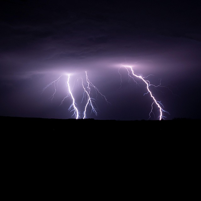 electric-lights-640x480-32415799.jpeg