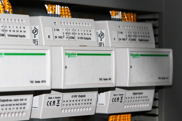 electrician-640x480-23037442.jpeg