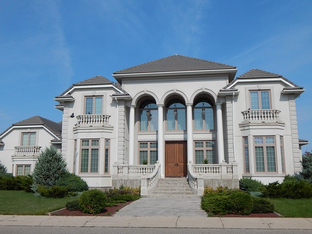 estate-640x480-46367103.jpeg