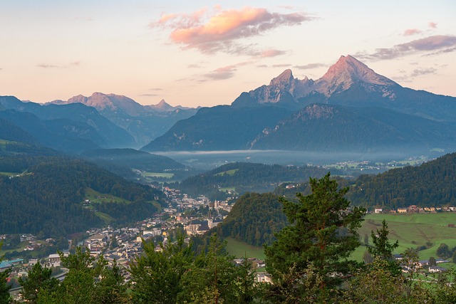 mountains-640x480-26925981.jpeg
