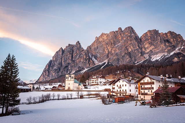 mountains-640x480-35016627.jpeg