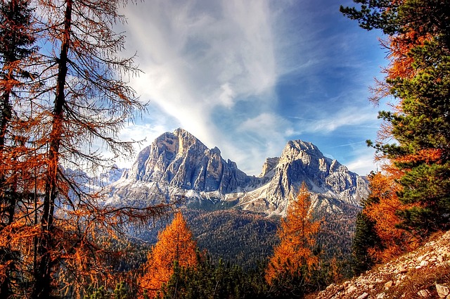 mountains-640x480-62867296.jpeg