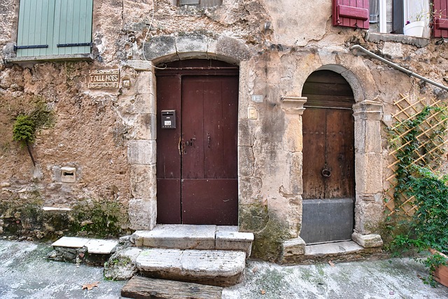 porch-640x480-84571914.jpeg