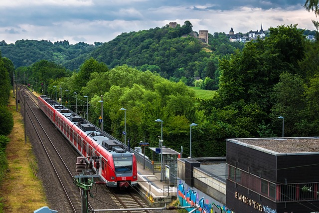 railroad-640x480-15620199.jpeg