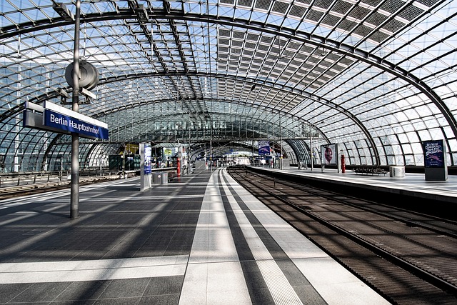 railroad-640x480-27069029.jpeg