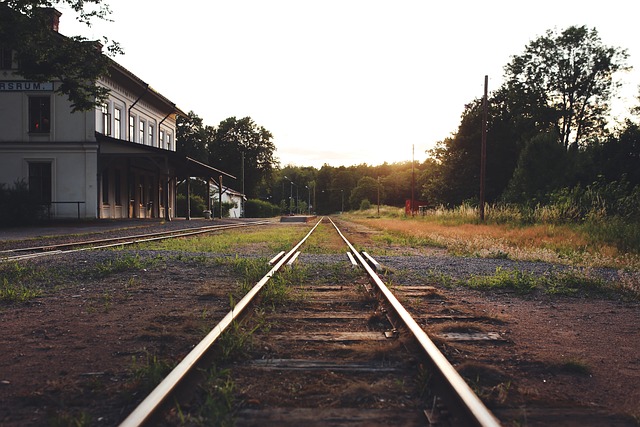 railroad-640x480-57143239.jpeg