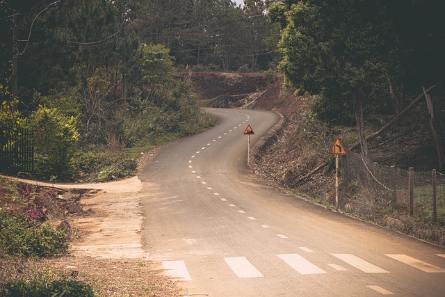 road-640x480-29779723.jpeg