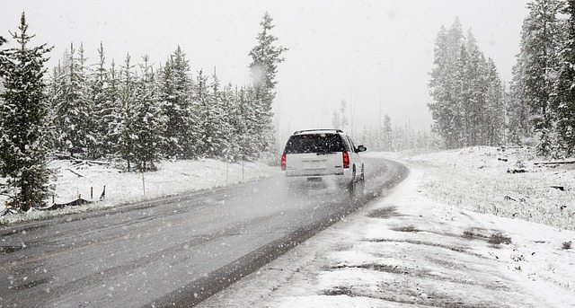 road-640x480-45456873.jpeg