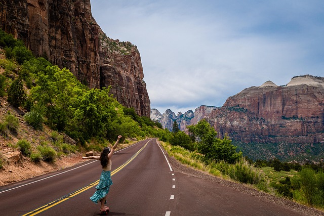 roads-640x480-85223871.jpeg