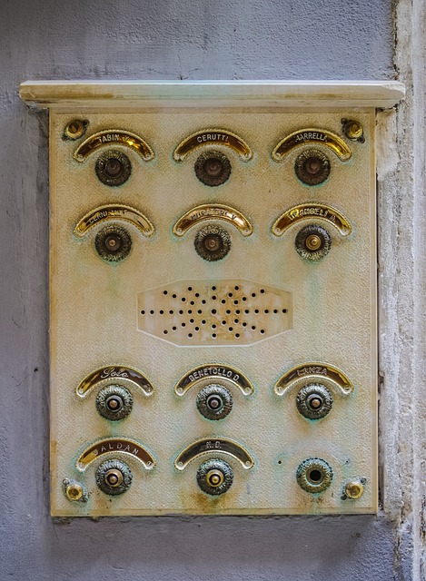smart-home-compatible-doorbell-640x480-29357713.jpeg
