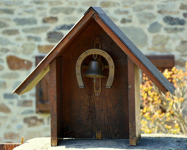 smart-home-compatible-doorbell-640x480-62423581.jpeg
