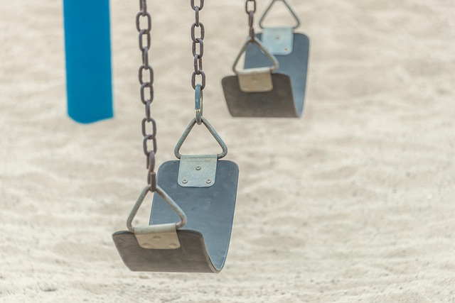 swing-640x480-67359915.jpeg