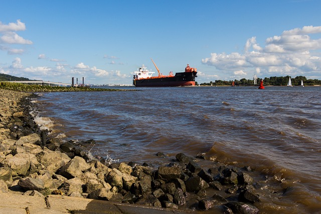 tanker-640x480-2151167.jpeg