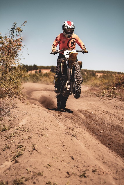 track-640x480-92821303.jpeg