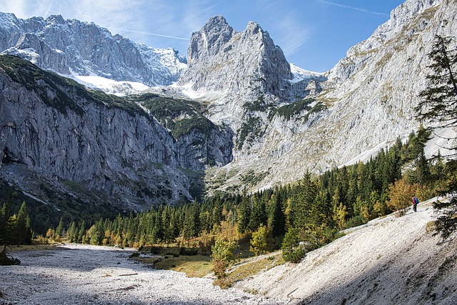 trails-640x480-50659092.jpeg
