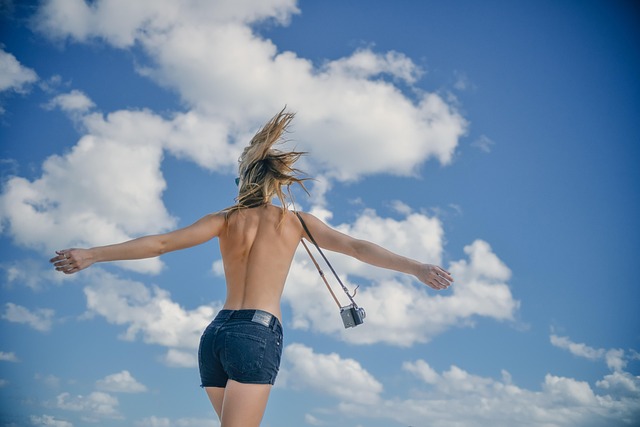 young-woman-640x480-44430962.jpeg