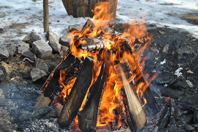 campfire-640x480-23921516.jpeg