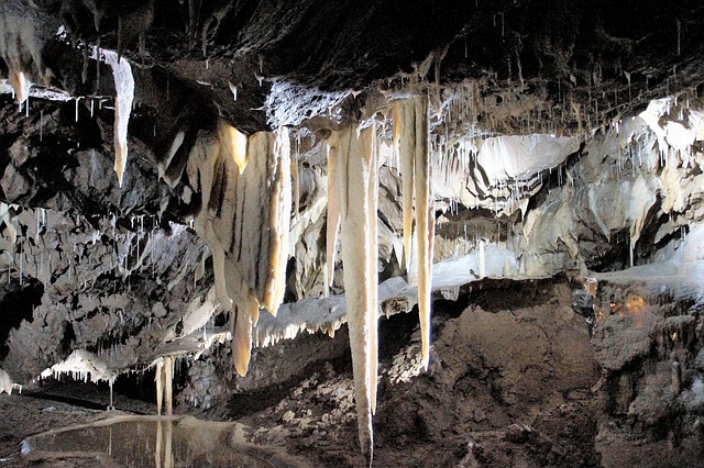 caves-640x480-38802384.jpeg