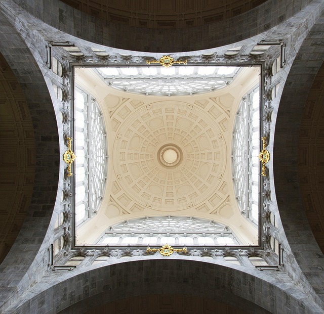 ceiling-640x480-96511655.jpeg