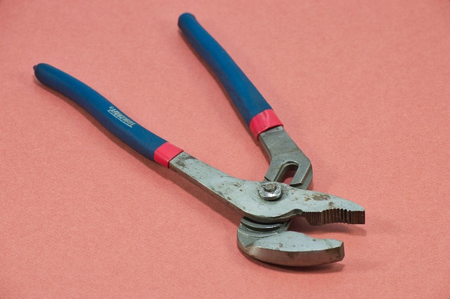 maintenance-640x480-17326193.jpeg