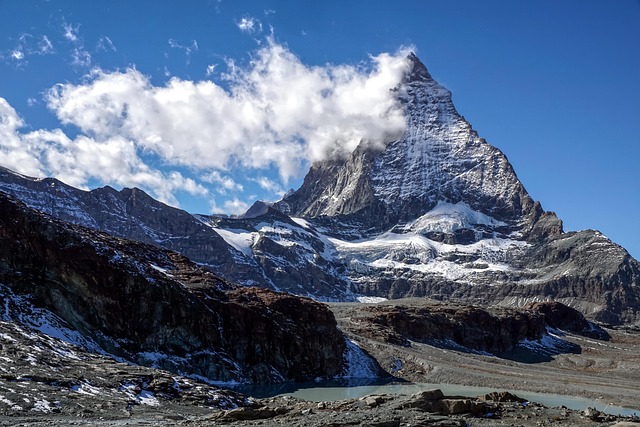 mountains-640x480-49330063.jpeg